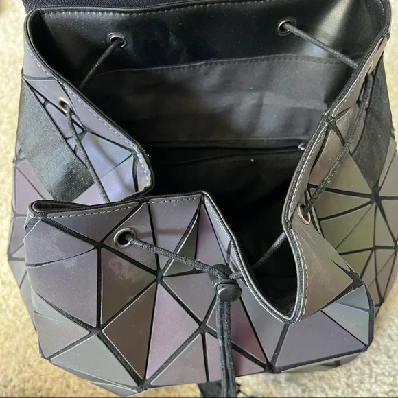 BESUURAN Geometric Luminous Holographic Reflective Backpack - Picture 13 of 13